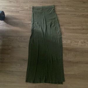 Maxi skirt with side slit